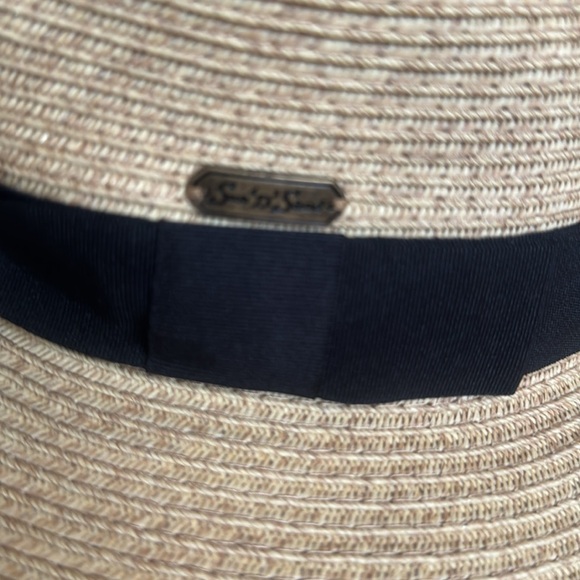 Sun n Sand beach hat.  SPF 50 - Picture 2 of 4